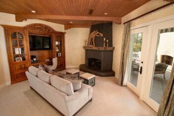 CDM Mansion_Reba-Suite_2_Micah-Beard Reba Suite Private Living Area